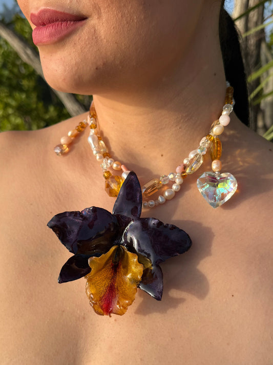 Midnight Aurora Cattleya Golden Cattleya Orchid Necklace – Freshwater Pearls, Crystal Beads & Clear Crystal Heart Pendant