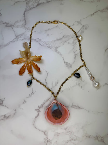 Golden Orchid Ray Minnie Natural Flower Preserved in Resin real orchid flower Centerpiece Necklace with Manta Ray Shell Stainless Steel Necklace