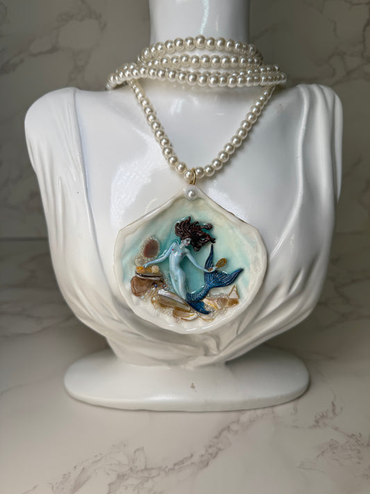 Coqueta Ocean Blue Tail Mermaid Sea Shell Necklace – Mermaid in Shell with UV Resin