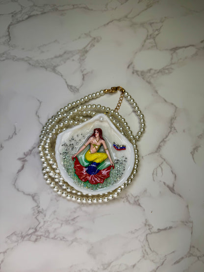 Venezuela Esperanza Siren Natural seashell featuring a miniature mermaid with brown hair and a yellow tail inspired by the Venezuelan flag
