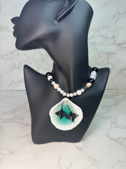 Midnight Current Natural seashell featuring two metal handmade craft miniature black manta rays and a white-and-black crystal pendant encapsulated in clear UV resin Beautiful Natural stones necklace
