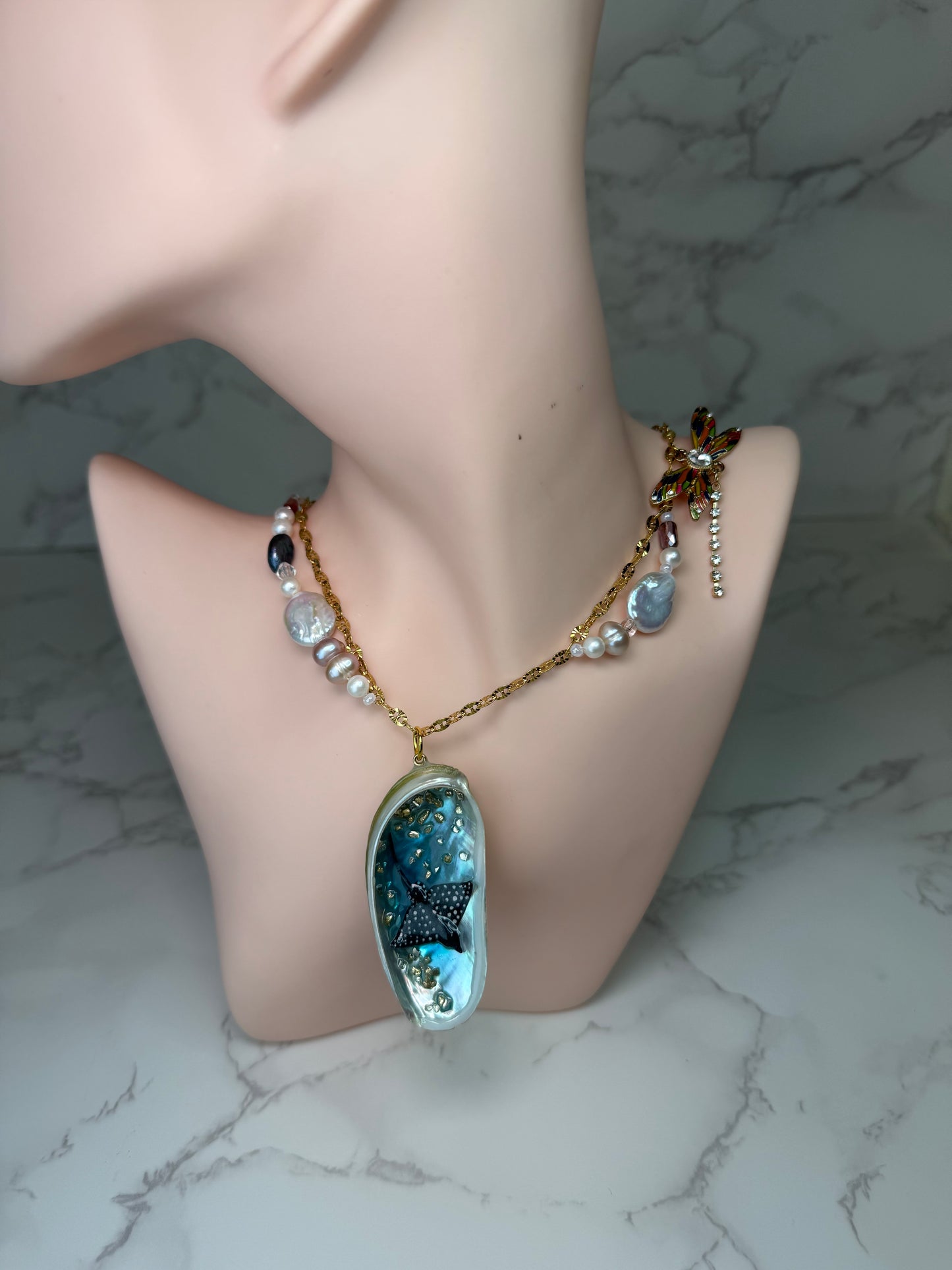 Starlit Reef Natural seashell featuring a miniature black-spotted manta ray and a gemmed dragonfly trinket encapsulated in clear UV resin