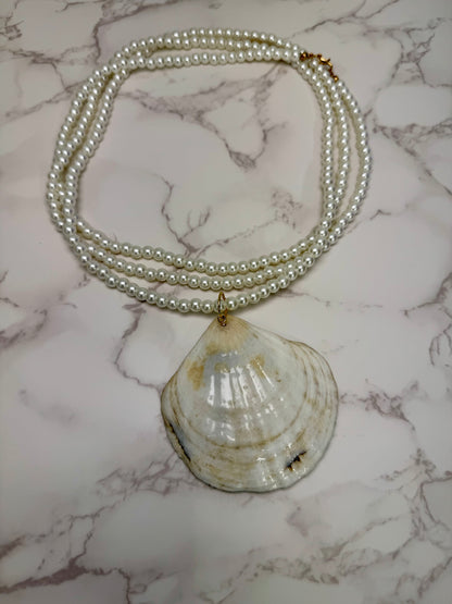 Francesa Mermaid Necklace Handmade Red-Haired Mermaid Necklace Encapsulated in Real Shell with UV Resin on Pearl Strand