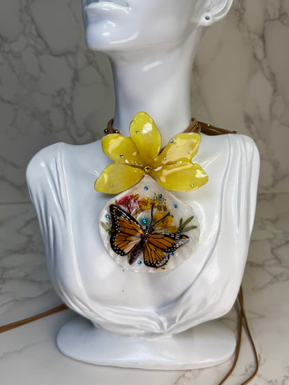 Alas de Marea Natural Seashell Synthetic Butterfly Necklace | Handmade Coastal Jewelry | UV Resin Ocean Art