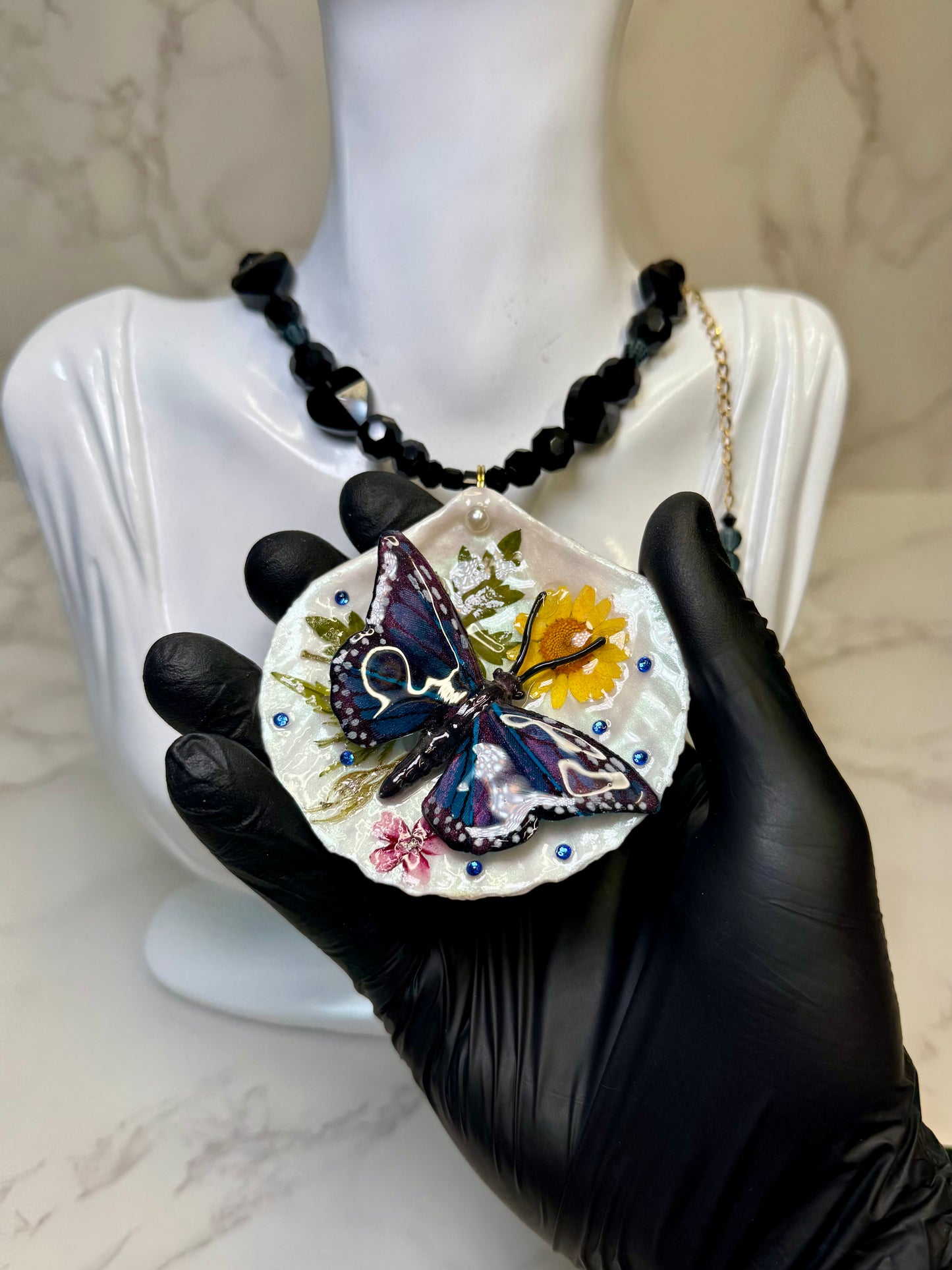 Mariposas del Mar Natural Seashell synthetic Butterfly Necklace | Handmade Coastal Jewelry | UV Resin Ocean Art