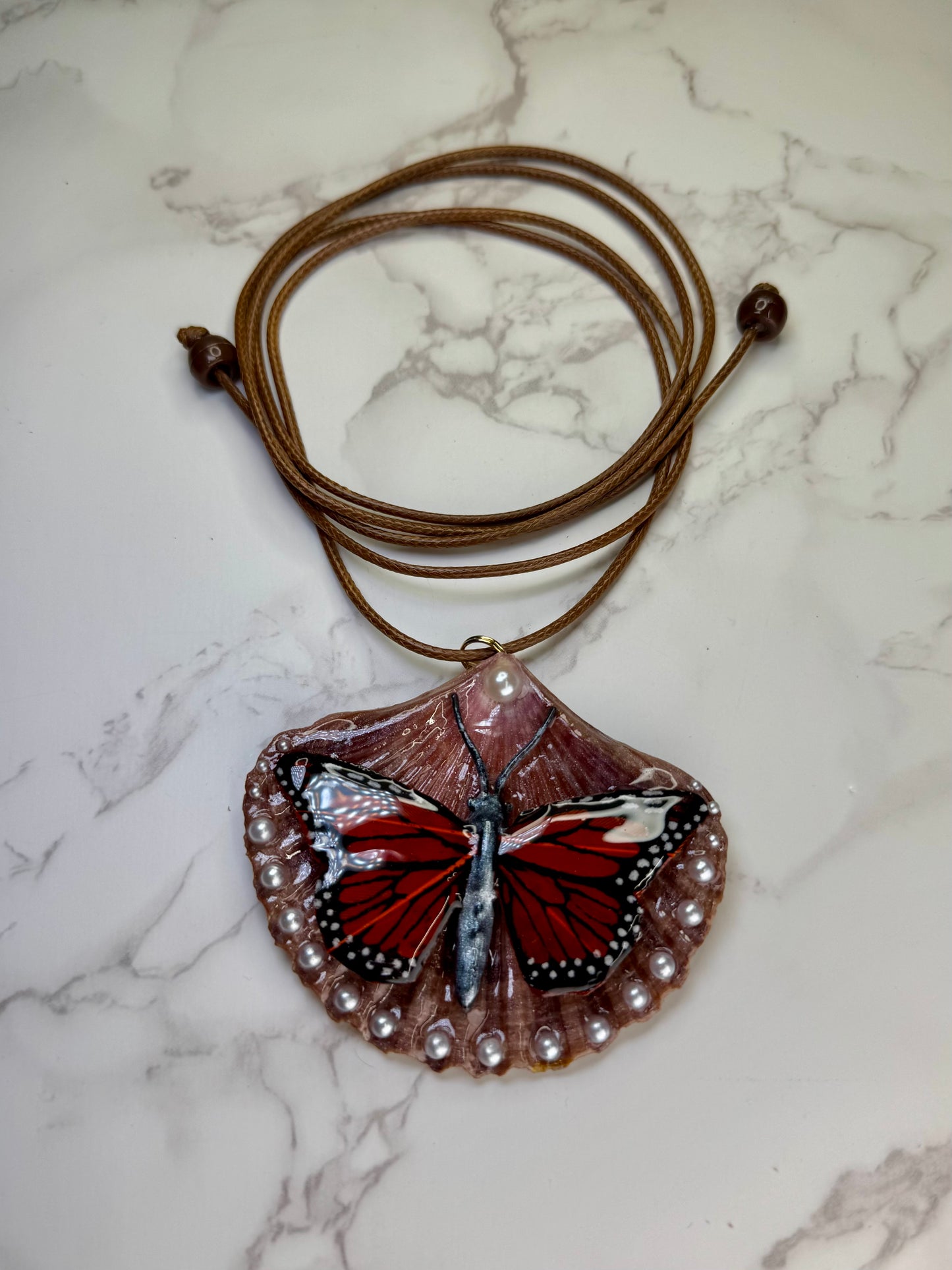 Mar de Alas Natural Seashell Synthetic Butterfly Necklace | Handmade Coastal Jewelry | UV Resin Ocean Art