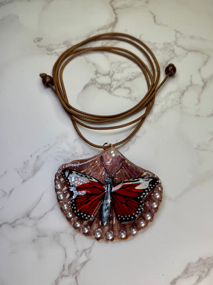 Mar de Alas Natural Seashell Synthetic Butterfly Necklace | Handmade Coastal Jewelry | UV Resin Ocean Art