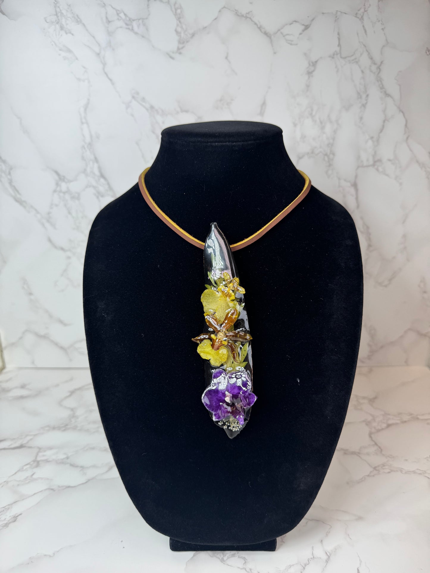 2 Natural green Leaf Preserved in resin with flowers with Beautiful Scarf & leather necklace
