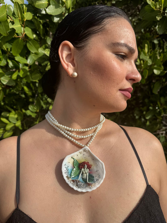 Luz Mermaid Sea Shell Necklace Set – Mermaid in Shell with UV Resin