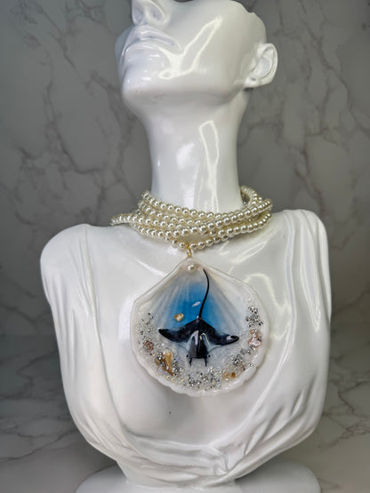 The Ocean Spirit – Manta Ray of Light and Grace