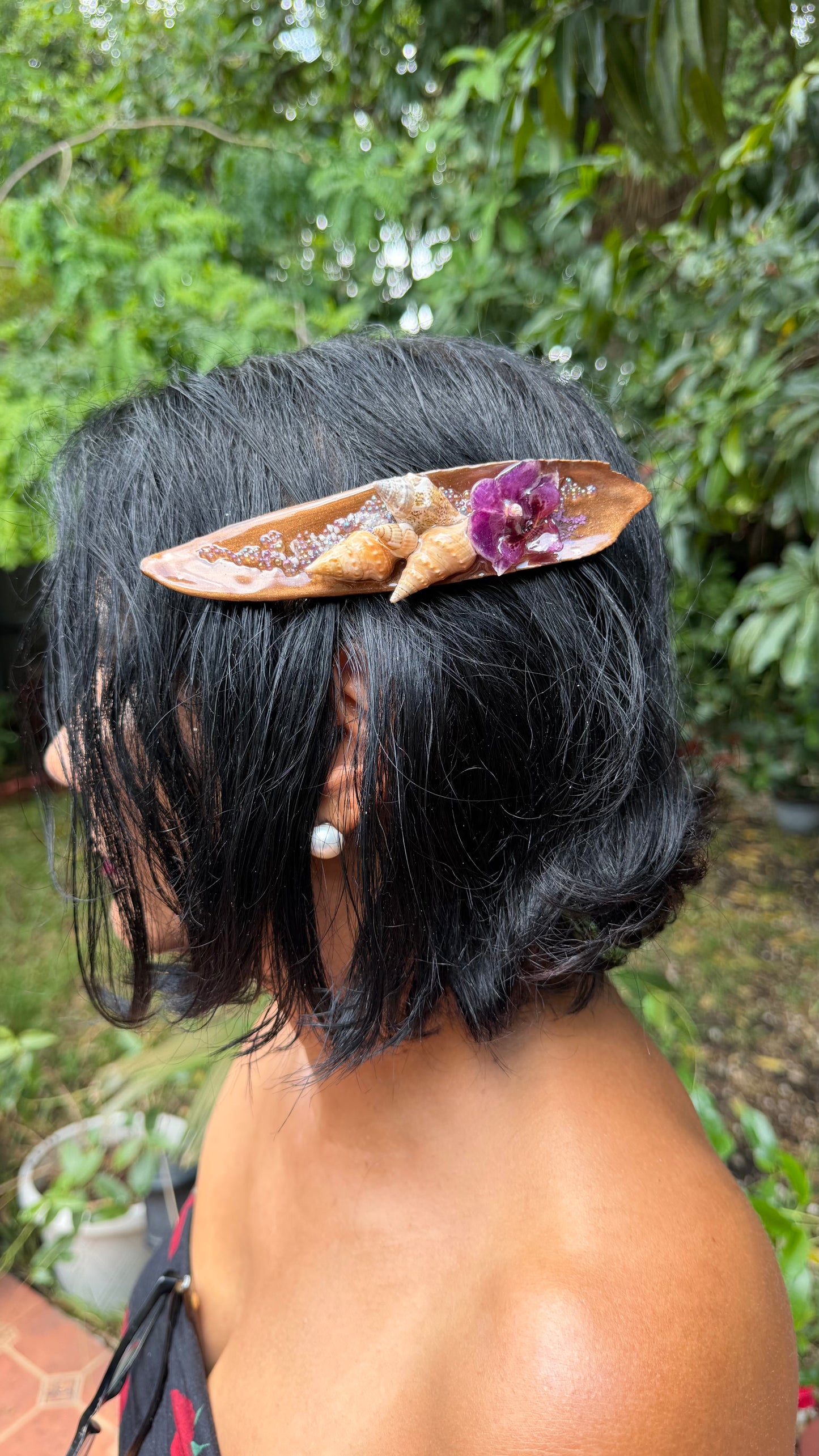 3 Natural green Leaf Preserved in resin with flowers with Beautiful Scarf & leather necklace
