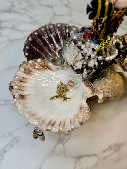 Natural Seashell Jewelry Box | Handmade Coastal Decor with Metal Pieces and Freshwater Pearls