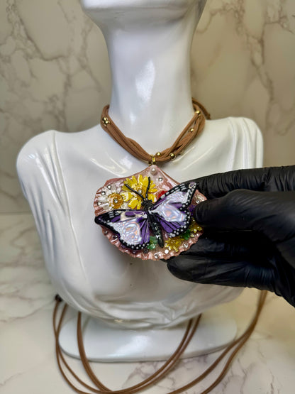 Susurro de Mariposas Natural Seashell Synthetic Butterfly Necklace | Handmade Coastal Jewelry | UV Resin Ocean Art