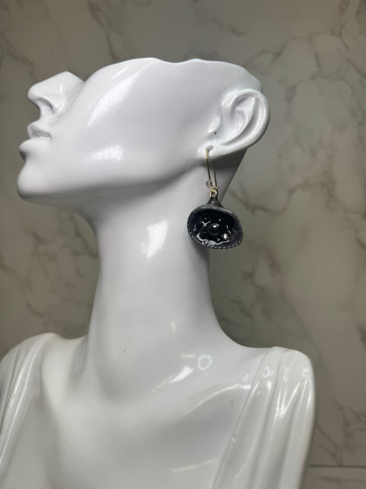 Nereida pearl black earrings