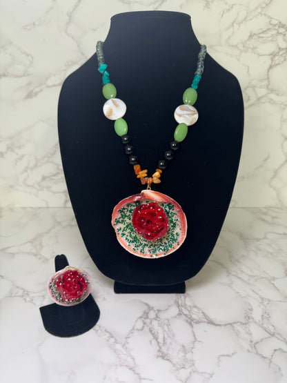 Jardin Esmeralda Sea Shell Necklace Set–  Necklace and Ring in Shell with UV Resin