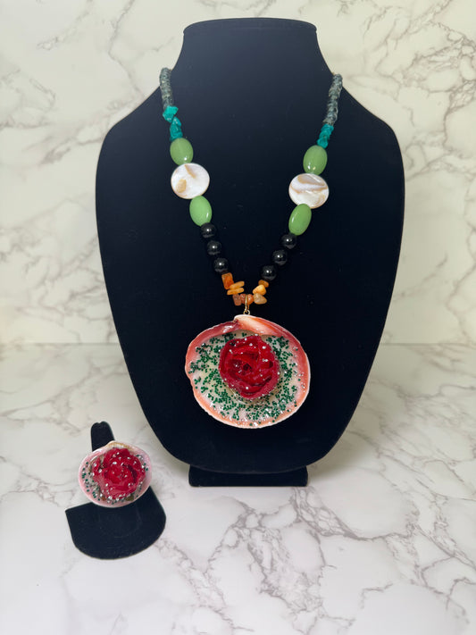 Jardin Esmeralda Sea Shell Necklace Set–  Necklace and Ring in Shell with UV Resin