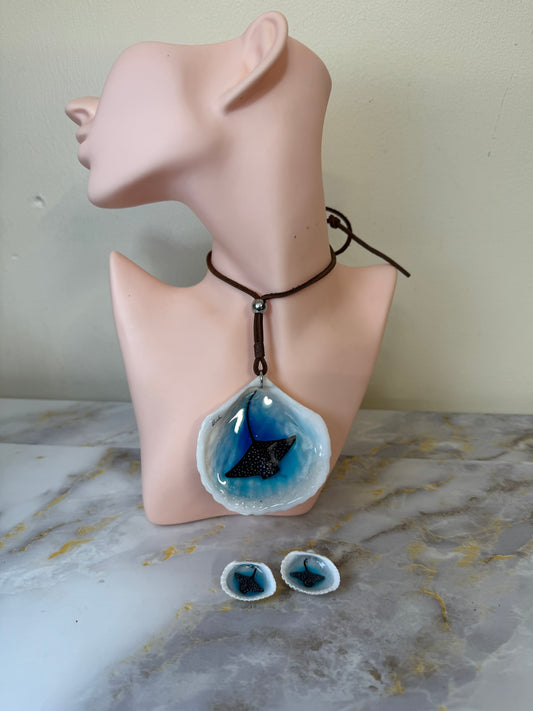 Manta Ray single necklace Resin‑Encased Shell Collection Shell Necklaces, Epoxy Resin Necklace with earrings