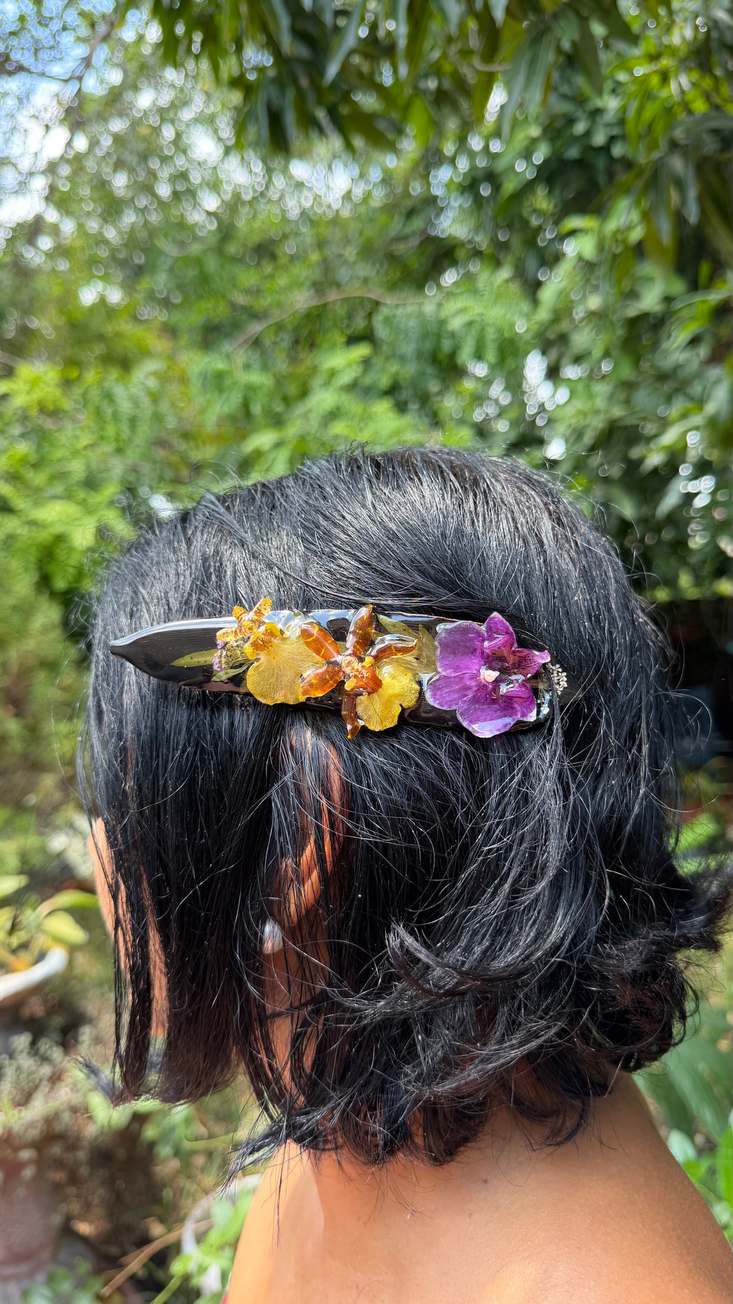 2 Natural green Leaf Preserved in resin with flowers with Beautiful Scarf & leather necklace