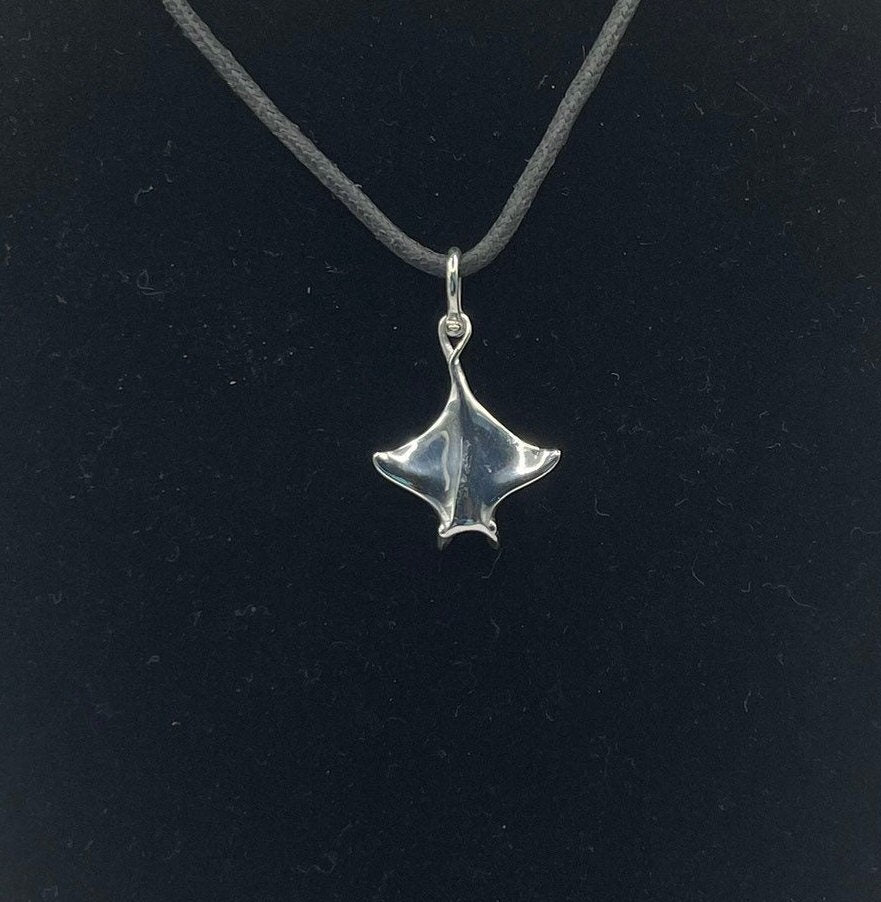 Manta Ray Necklace – Elegant 925 Sterling Silver Pendant, Inspired by Ocean Life, Perfect for Marine Enthusiasts and Sea Lovers, Unique Handmade Jewelry, Made in USA