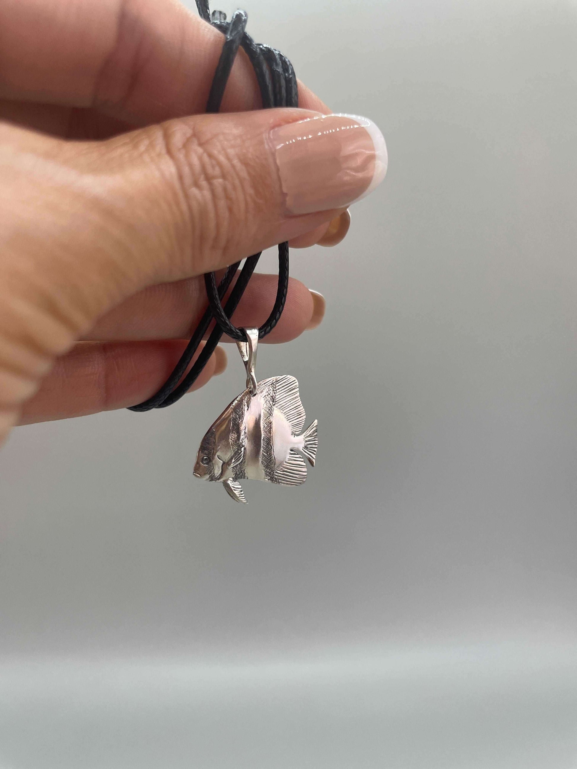 Atlantic Spadefish Pendant - Lluch Jewelry