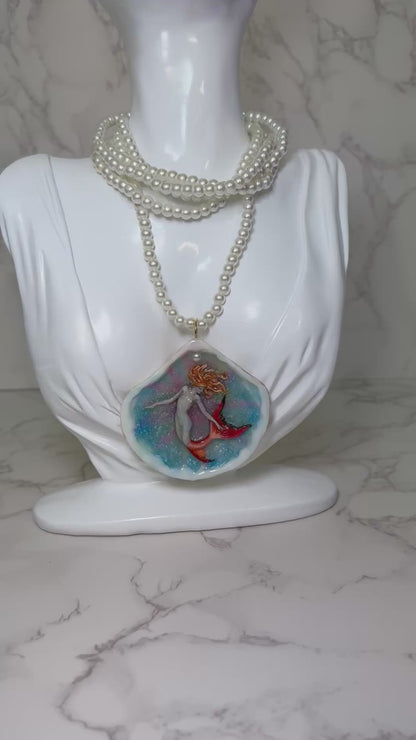 Francesa Mermaid Necklace Handmade Red-Haired Mermaid Necklace Encapsulated in Real Shell with UV Resin on Pearl Strand